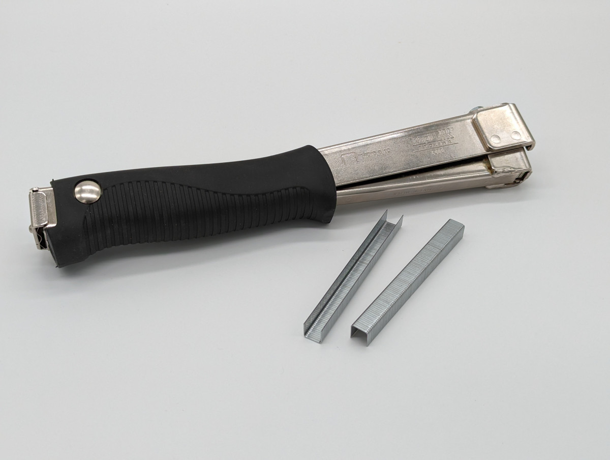 Hammertacker Rapid R11 - Inklusive 5.000 Stck Klammern 10 mm